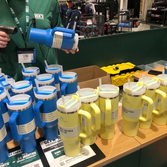 Stanley Quencher H2.0 40 OZ Tumbler pomelo newest release - Picture 2 of 7